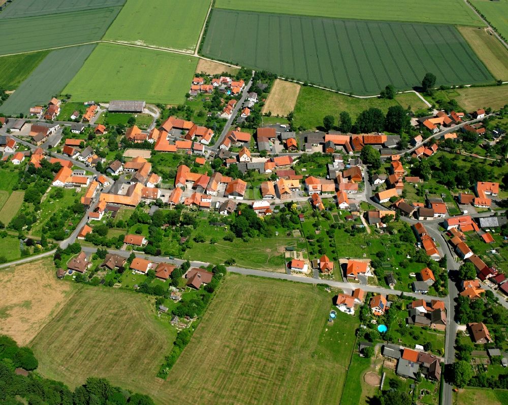 Luftbild Meensen - Dorfkern am Feldrand in Meensen im Bundesland Niedersachsen, Deutschland