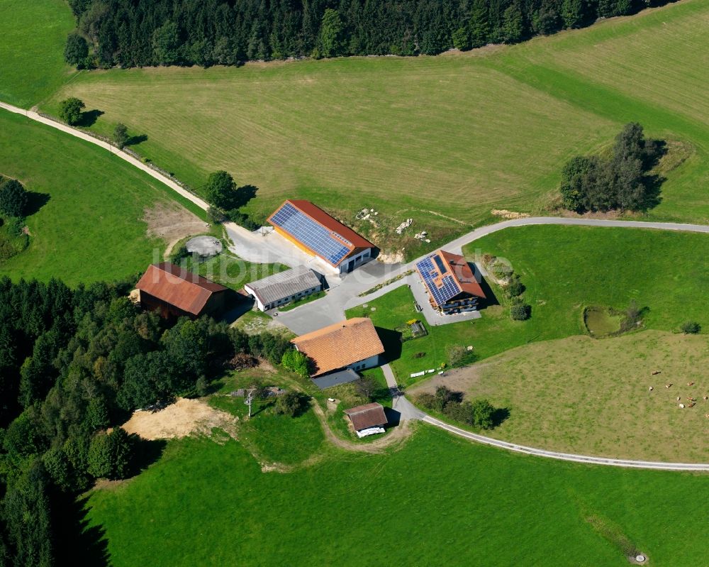 Meinstorf aus der Vogelperspektive: Dorfkern am Feldrand in Meinstorf im Bundesland Bayern, Deutschland