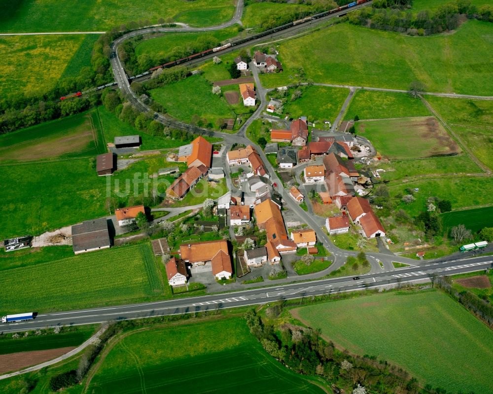 Meisenbach von oben - Dorfkern am Feldrand in Meisenbach im Bundesland Hessen, Deutschland