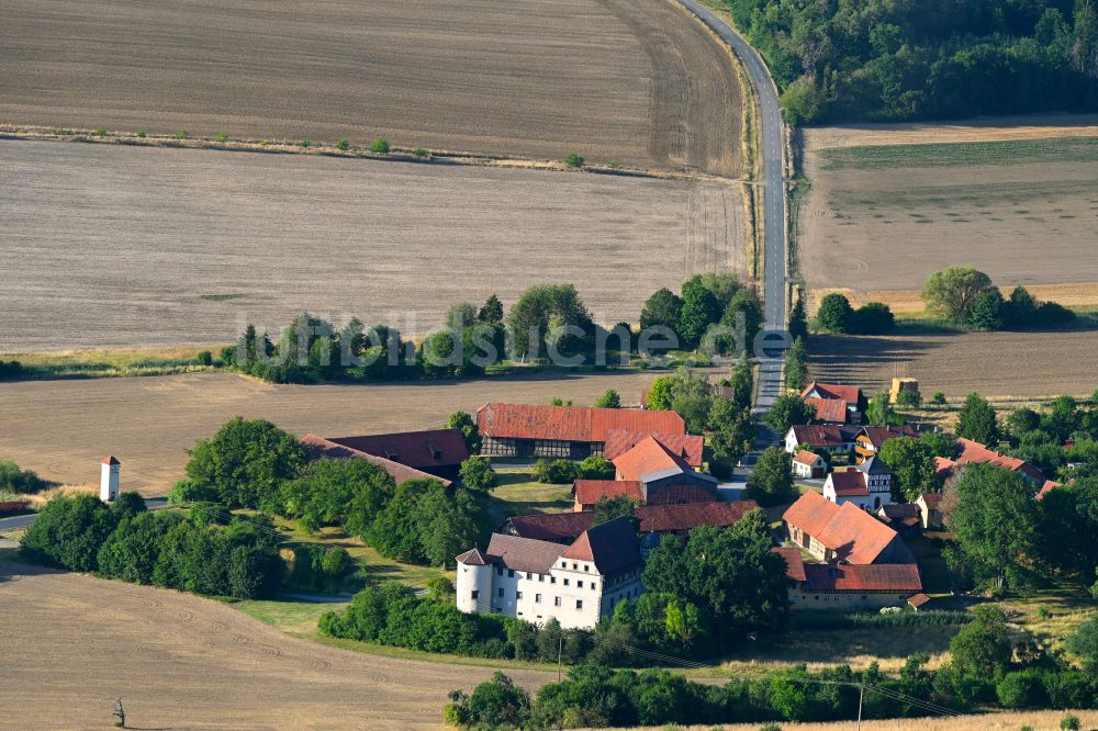 Mellrichstadt aus der Vogelperspektive: Dorfkern am Feldrand in Mellrichstadt im Bundesland Bayern, Deutschland