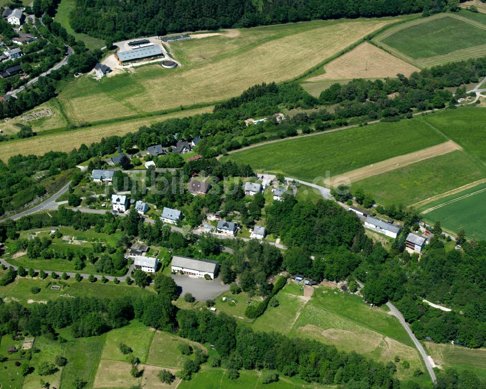 Luftaufnahme Mengerschied - Dorfkern am Feldrand in Mengerschied im Bundesland Rheinland-Pfalz, Deutschland