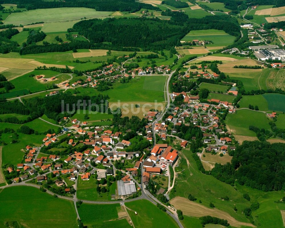 Luftaufnahme Menhaupten - Dorfkern am Feldrand in Menhaupten im Bundesland Bayern, Deutschland