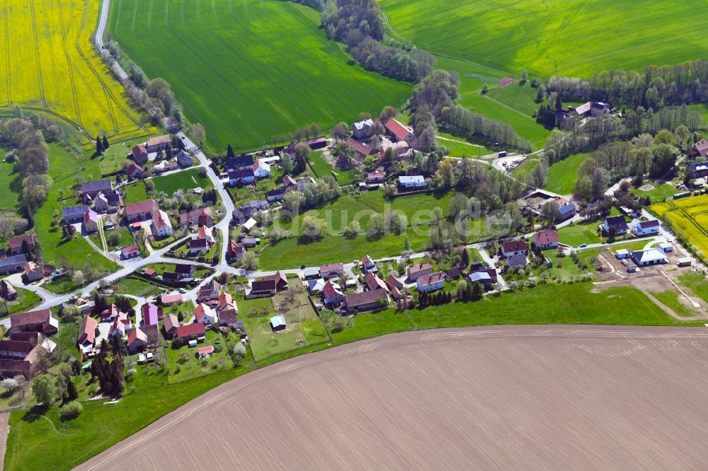 Meschwitz von oben - Dorfkern am Feldrand in Meschwitz im Bundesland Sachsen, Deutschland