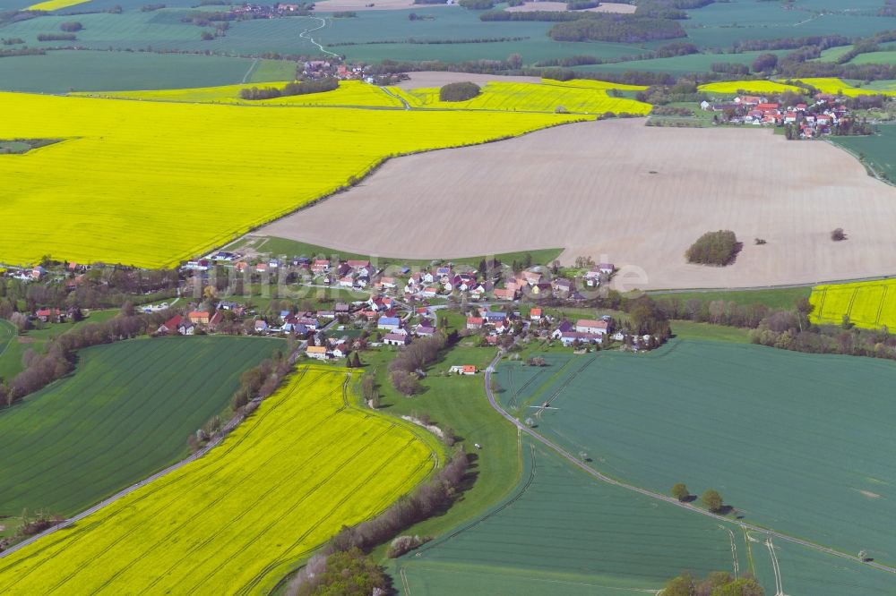 Meschwitz von oben - Dorfkern am Feldrand in Meschwitz im Bundesland Sachsen, Deutschland