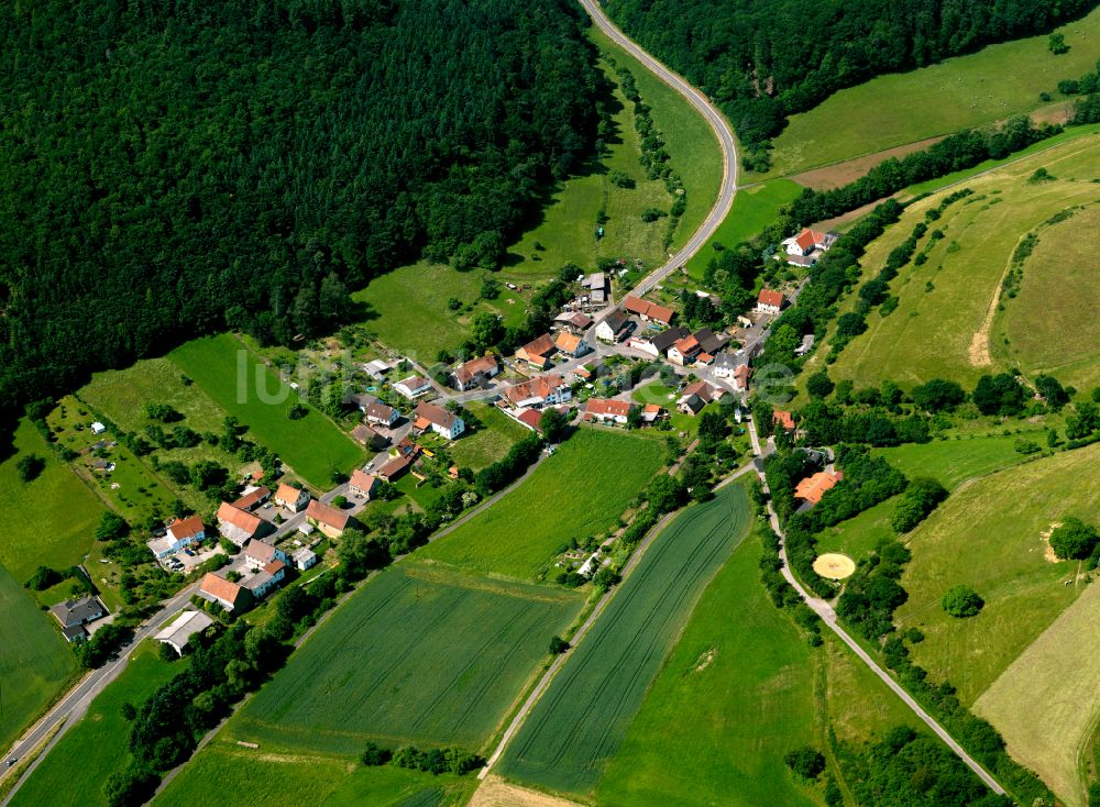 Messersbacherhof von oben - Dorfkern am Feldrand in Messersbacherhof im Bundesland Rheinland-Pfalz, Deutschland