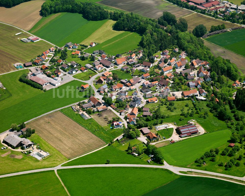 Mettenberg von oben - Dorfkern am Feldrand in Mettenberg im Bundesland Baden-Württemberg, Deutschland