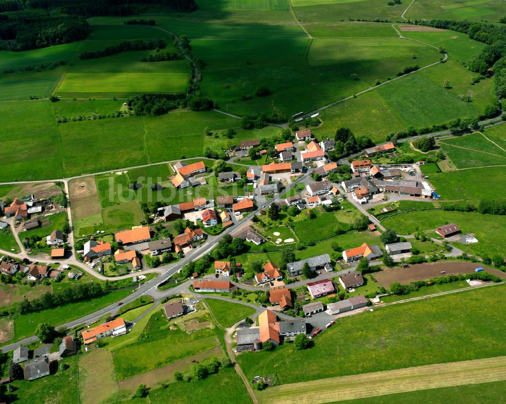 Metzlos-Gehaag von oben - Dorfkern am Feldrand in Metzlos-Gehaag im Bundesland Hessen, Deutschland