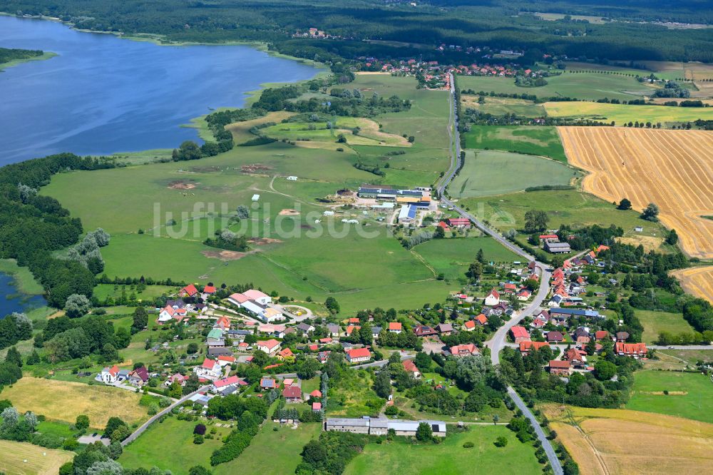 Luftbild Mühl Rosin - Dorfkern am Feldrand in Mühl Rosin im Bundesland Mecklenburg-Vorpommern, Deutschland