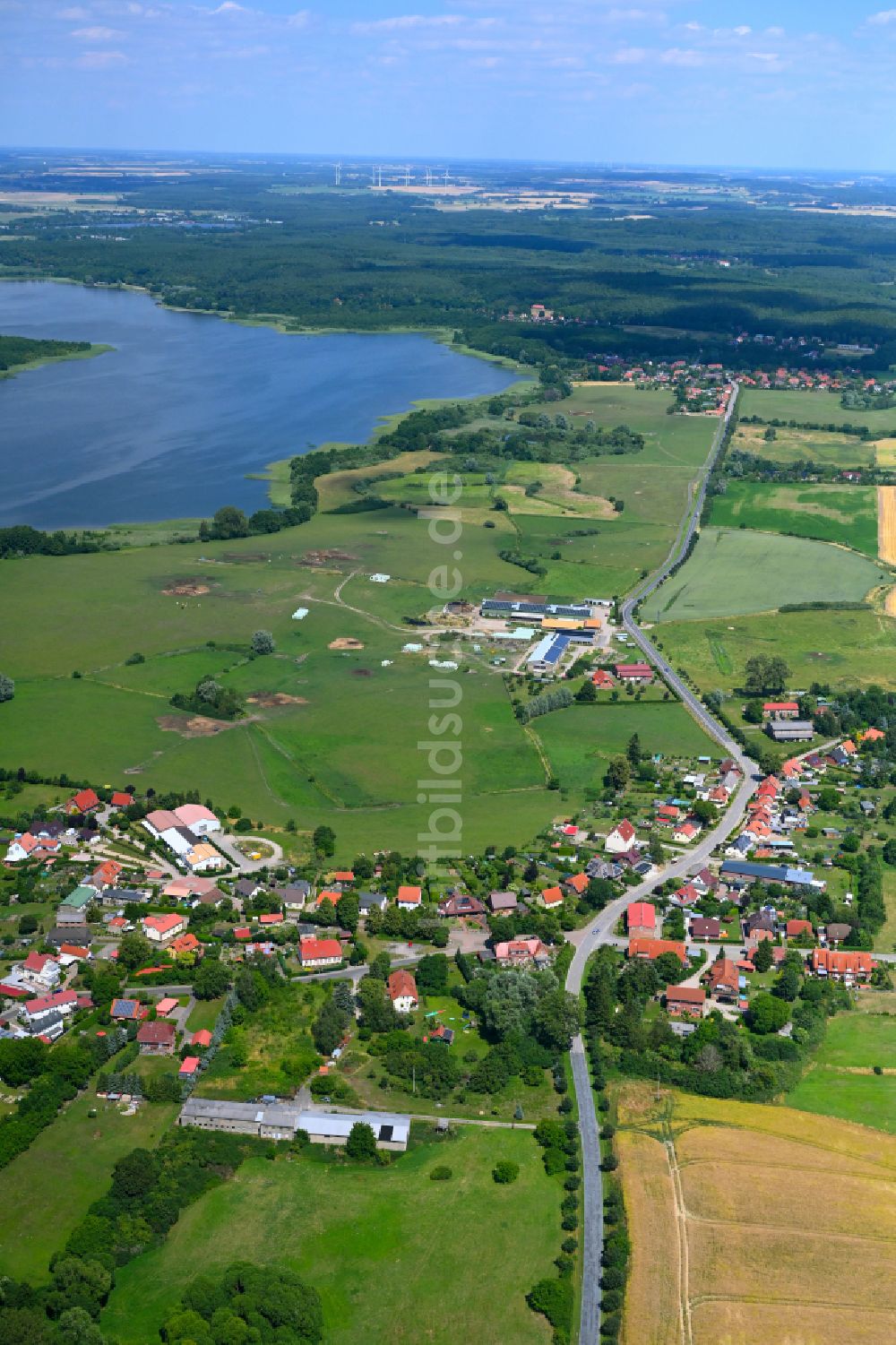 Luftaufnahme Mühl Rosin - Dorfkern am Feldrand in Mühl Rosin im Bundesland Mecklenburg-Vorpommern, Deutschland