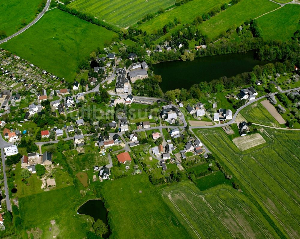 Mühlau aus der Vogelperspektive: Dorfkern am Feldrand in Mühlau im Bundesland Sachsen, Deutschland