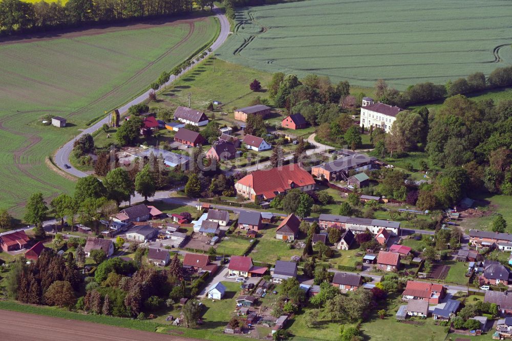 Luftbild Mühlenbeck - Dorfkern am Feldrand in Mühlenbeck im Bundesland Mecklenburg-Vorpommern, Deutschland