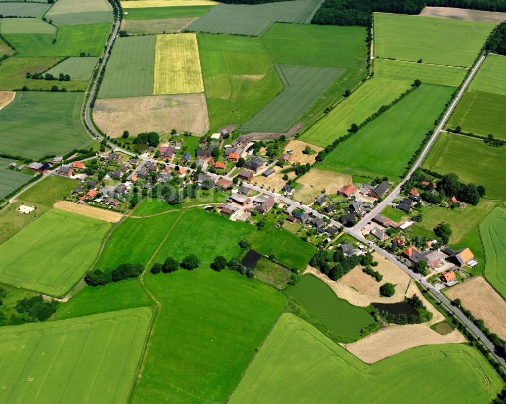 Mühlenrade von oben - Dorfkern am Feldrand in Mühlenrade im Bundesland Schleswig-Holstein, Deutschland