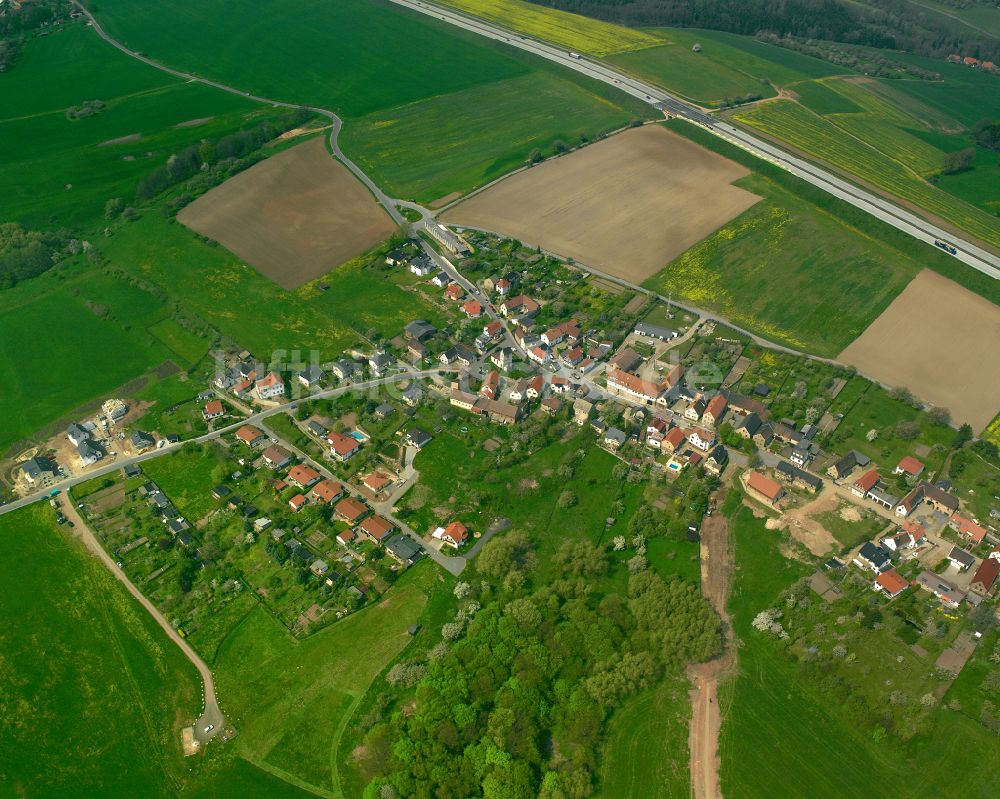 Mühlsdorf aus der Vogelperspektive: Dorfkern am Feldrand in Mühlsdorf im Bundesland Thüringen, Deutschland