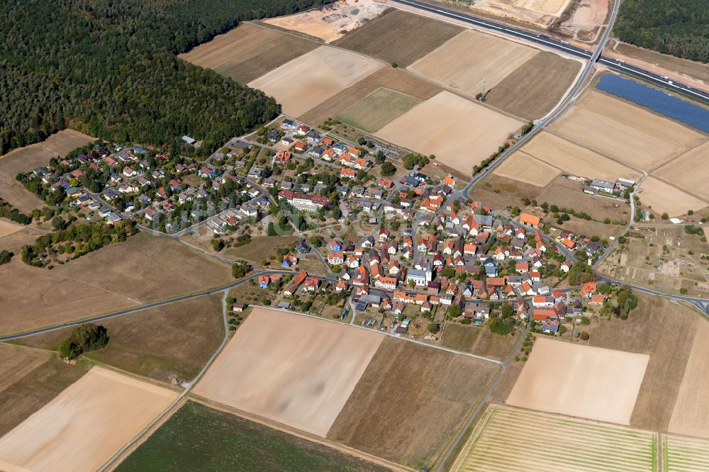 Luftaufnahme Michelrieth - Dorfkern am Feldrand in Michelrieth im Bundesland Bayern, Deutschland