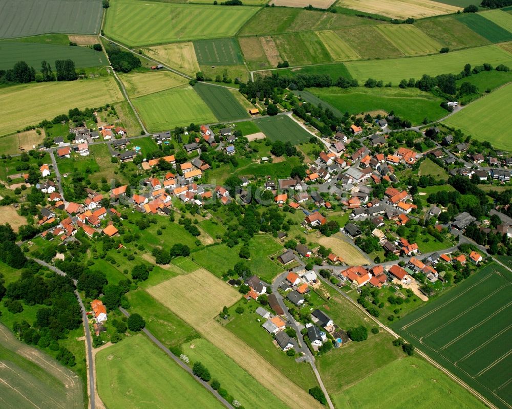 Mielenhausen aus der Vogelperspektive: Dorfkern am Feldrand in Mielenhausen im Bundesland Niedersachsen, Deutschland