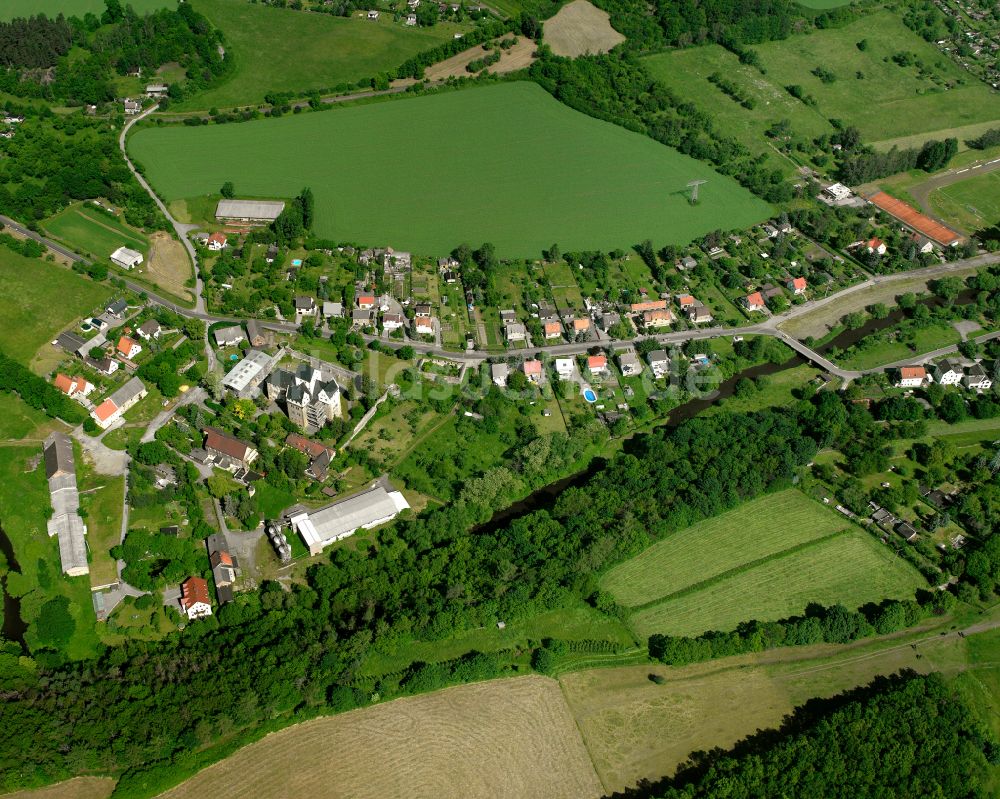 Mildenfurth aus der Vogelperspektive: Dorfkern am Feldrand in Mildenfurth im Bundesland Thüringen, Deutschland