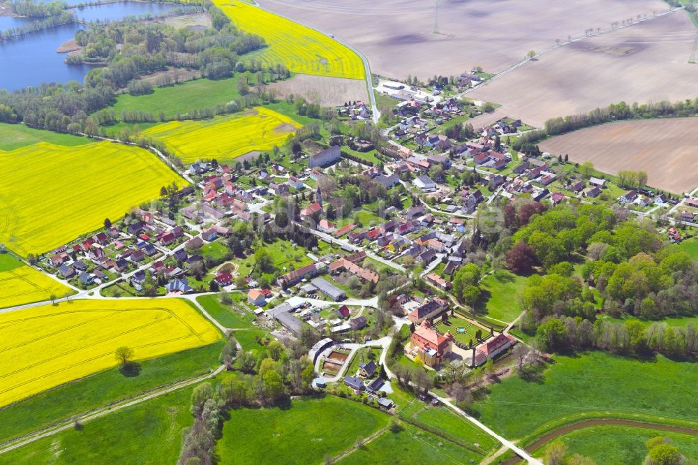 Luftaufnahme Milkel - Dorfkern am Feldrand in Milkel im Bundesland Sachsen, Deutschland