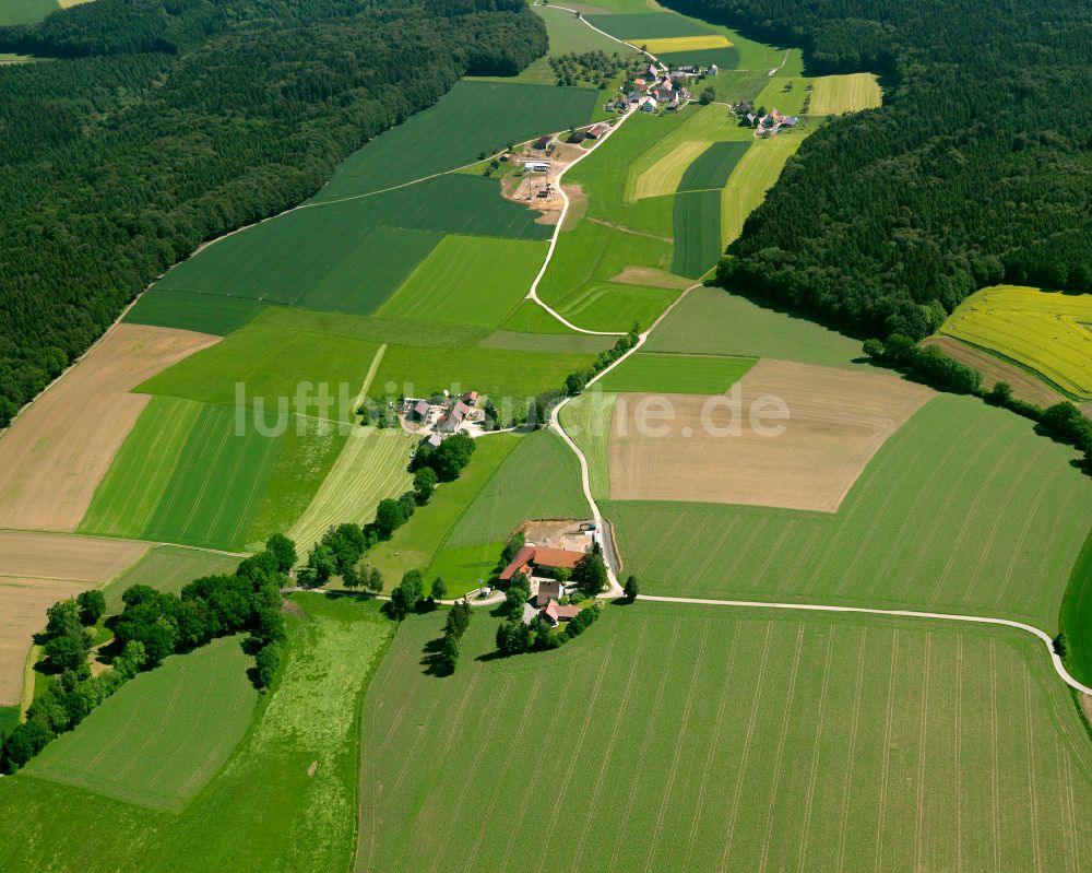 Luftaufnahme Mittelschnaitbach - Dorfkern am Feldrand in Mittelschnaitbach im Bundesland Baden-Württemberg, Deutschland