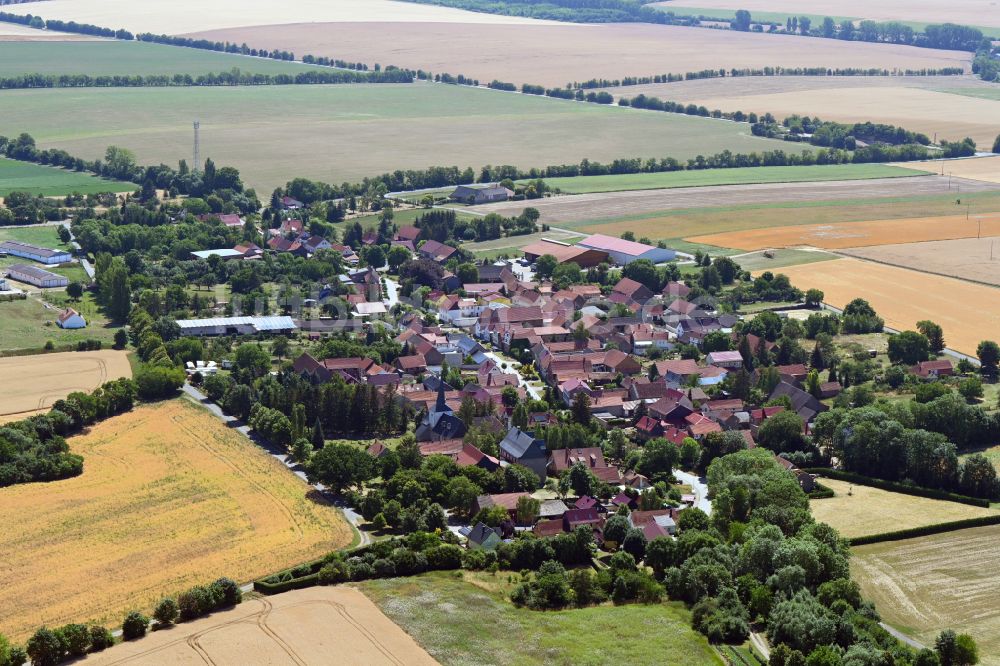 Luftaufnahme Mittelsömmern - Dorfkern am Feldrand in Mittelsömmern im Bundesland Thüringen, Deutschland