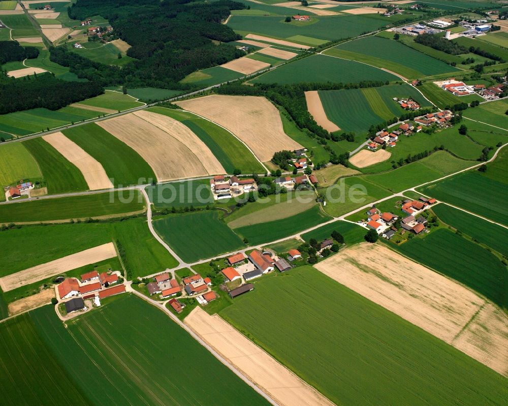 Luftbild Mitterschmiddorf - Dorfkern am Feldrand in Mitterschmiddorf im Bundesland Bayern, Deutschland