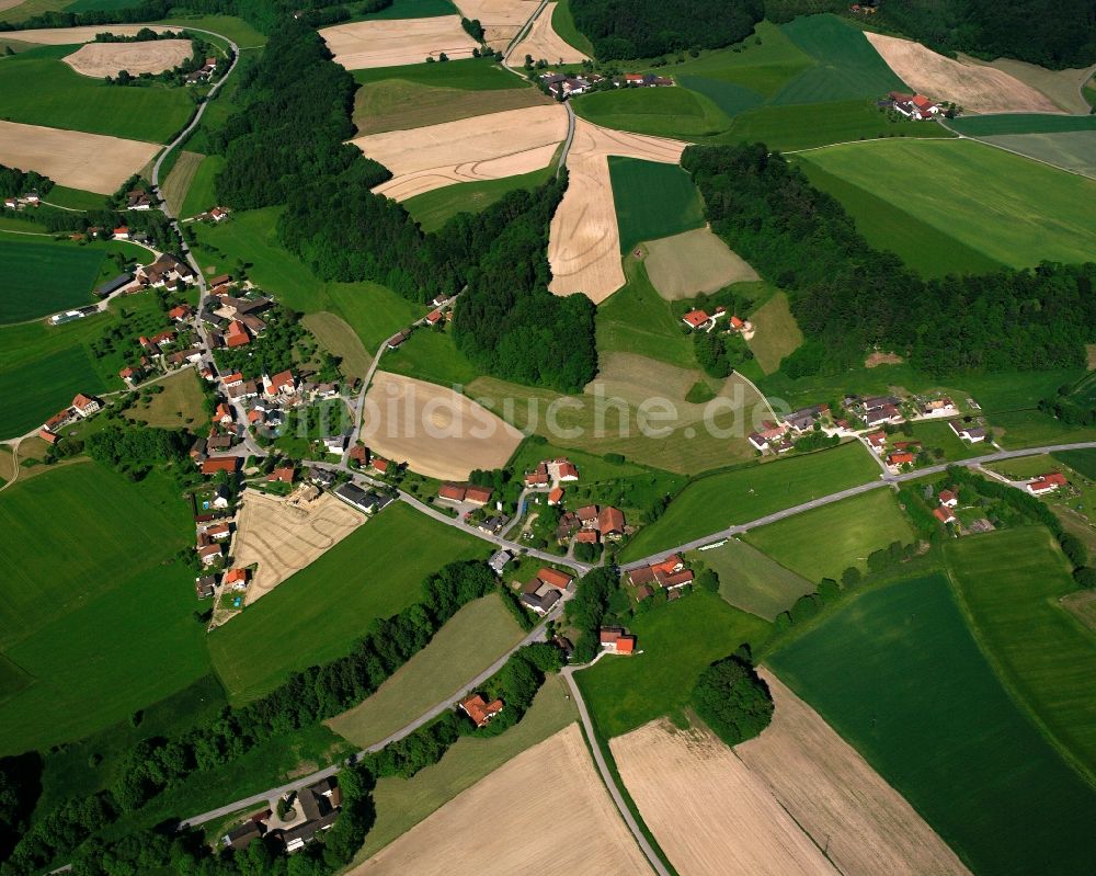 Luftaufnahme Münchham - Dorfkern am Feldrand in Münchham im Bundesland Bayern, Deutschland