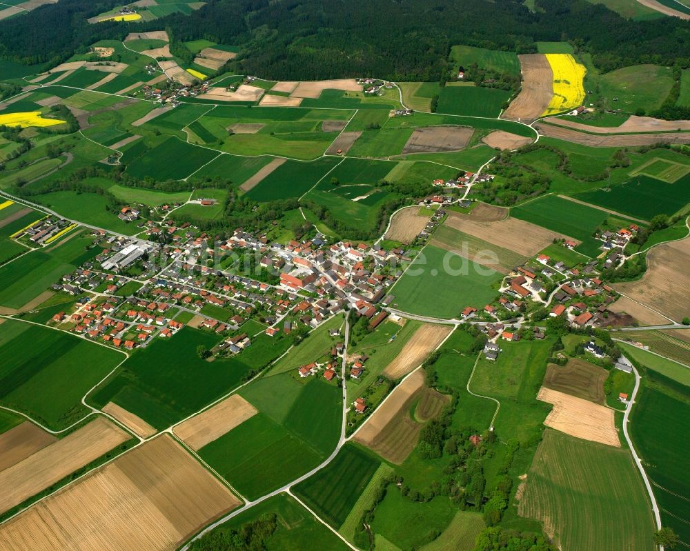 Luftaufnahme Münchsdorf - Dorfkern am Feldrand in Münchsdorf im Bundesland Bayern, Deutschland