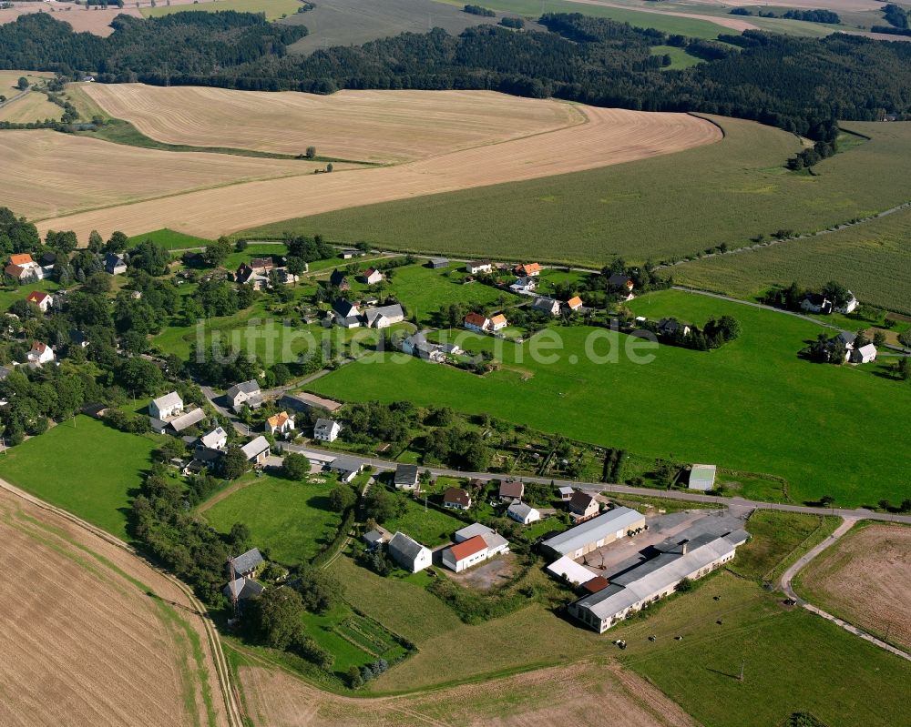 Mobendorf von oben - Dorfkern am Feldrand in Mobendorf im Bundesland Sachsen, Deutschland