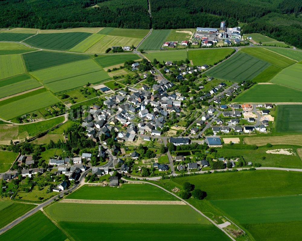 Mörschbach von oben - Dorfkern am Feldrand in Mörschbach im Bundesland Rheinland-Pfalz, Deutschland