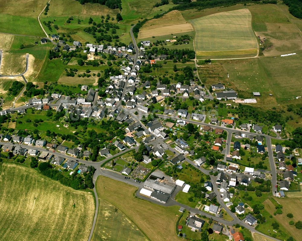 Luftaufnahme Mörschied - Dorfkern am Feldrand in Mörschied im Bundesland Rheinland-Pfalz, Deutschland