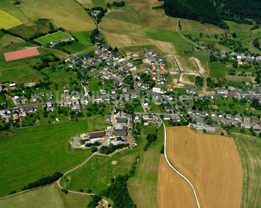 Mörschied von oben - Dorfkern am Feldrand in Mörschied im Bundesland Rheinland-Pfalz, Deutschland