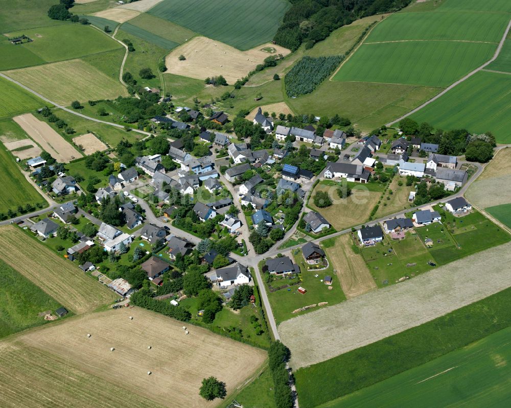 Mörz von oben - Dorfkern am Feldrand in Mörz im Bundesland Rheinland-Pfalz, Deutschland