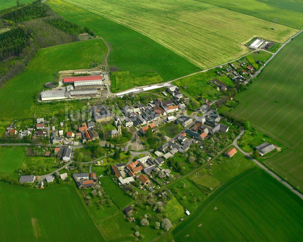 Muntscha aus der Vogelperspektive: Dorfkern am Feldrand in Muntscha im Bundesland Thüringen, Deutschland