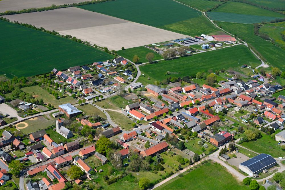 Luftbild Nahrstedt - Dorfkern am Feldrand in Nahrstedt im Bundesland Sachsen-Anhalt, Deutschland