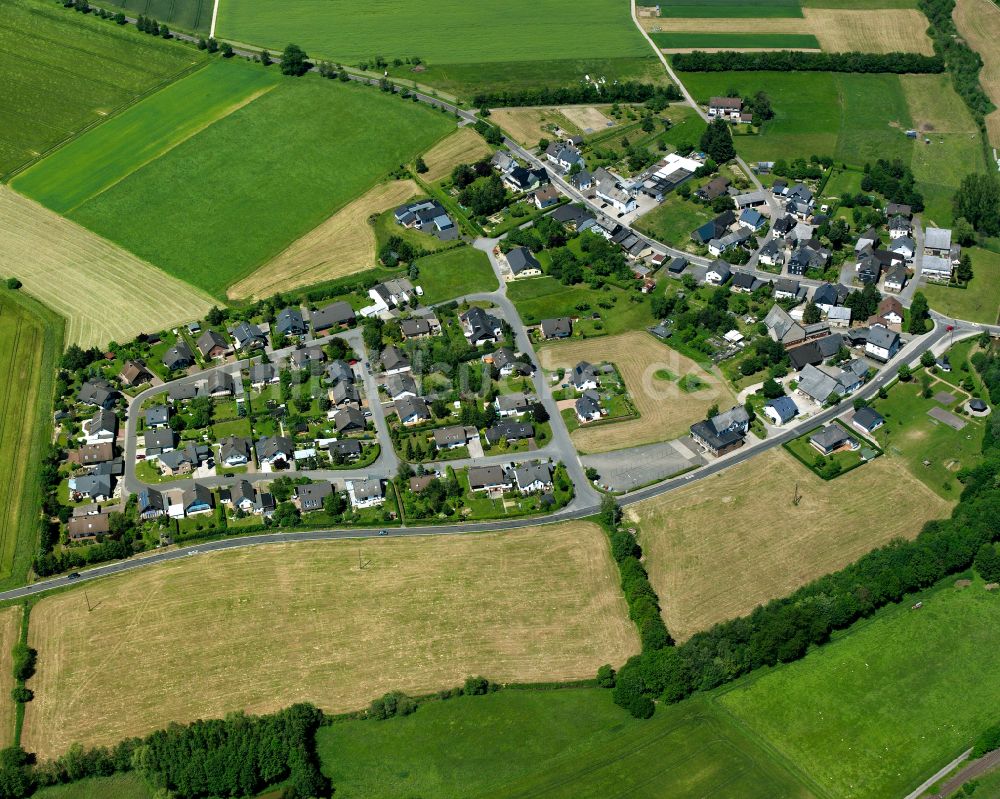 Nannhausen aus der Vogelperspektive: Dorfkern am Feldrand in Nannhausen im Bundesland Rheinland-Pfalz, Deutschland