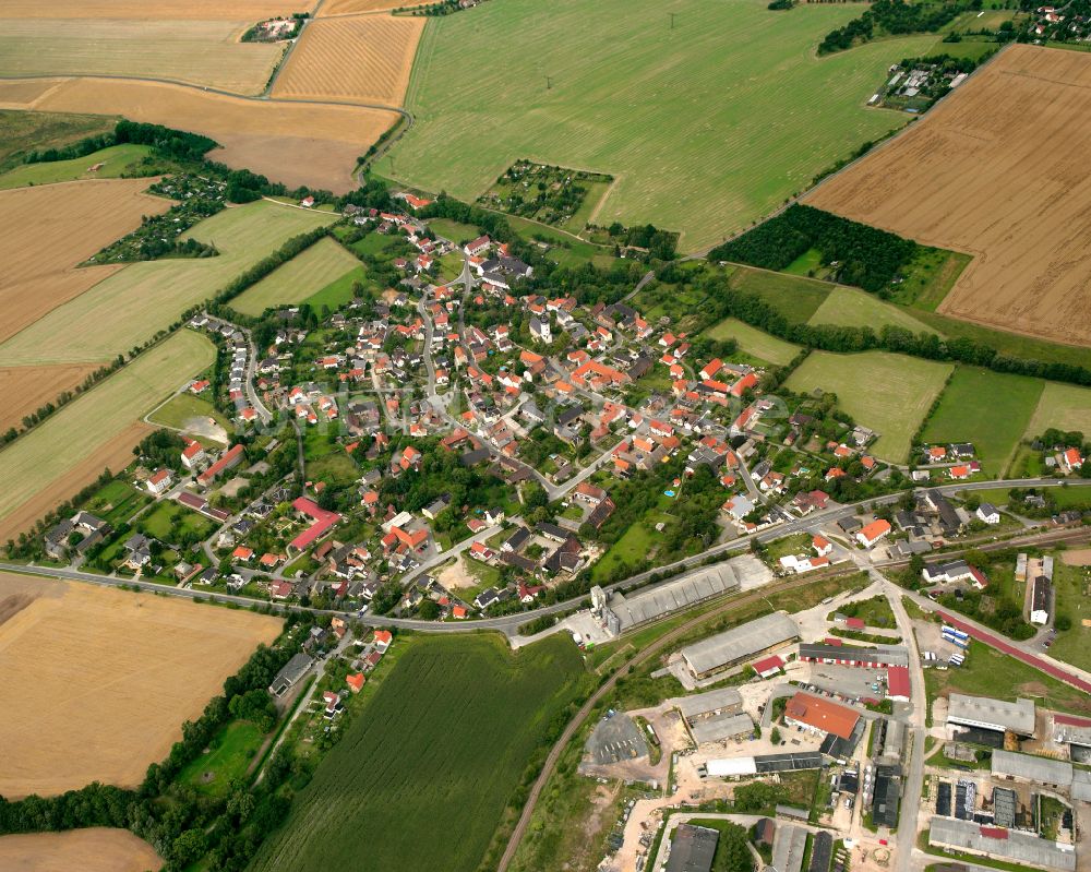 Luftbild Nauendorf - Dorfkern am Feldrand in Nauendorf im Bundesland Thüringen, Deutschland