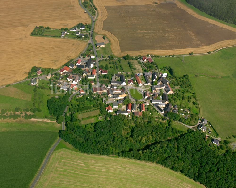 Naulitz aus der Vogelperspektive: Dorfkern am Feldrand in Naulitz im Bundesland Thüringen, Deutschland