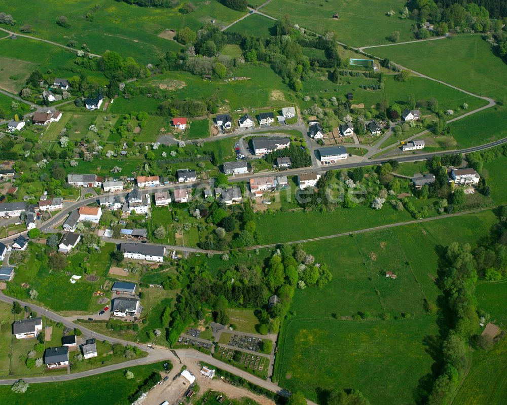 Nenderoth aus der Vogelperspektive: Dorfkern am Feldrand in Nenderoth im Bundesland Hessen, Deutschland