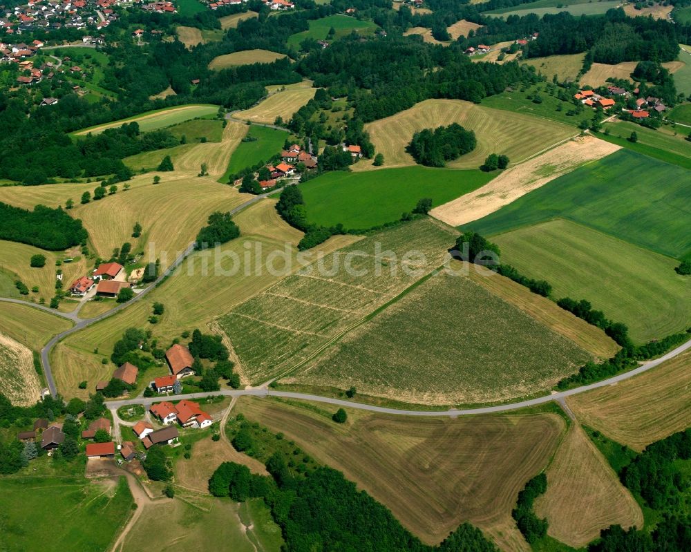 Netzstuhl von oben - Dorfkern am Feldrand in Netzstuhl im Bundesland Bayern, Deutschland