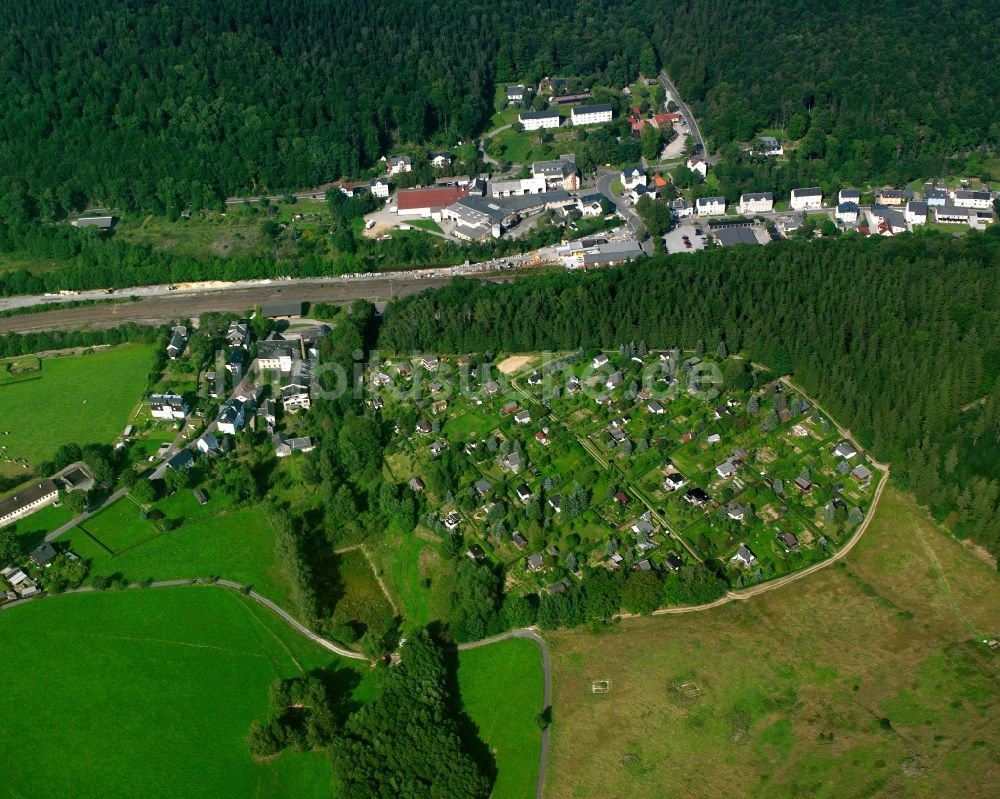 Neuclausnitz aus der Vogelperspektive: Dorfkern am Feldrand in Neuclausnitz im Bundesland Sachsen, Deutschland