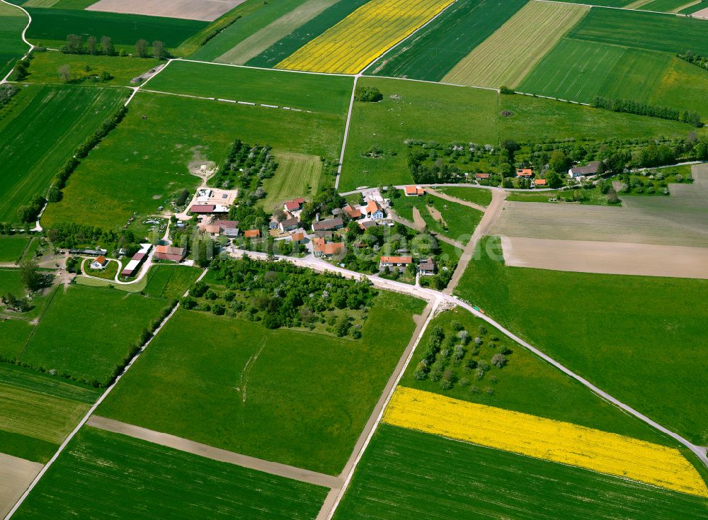 Neudorf von oben - Dorfkern am Feldrand in Neudorf im Bundesland Baden-Württemberg, Deutschland