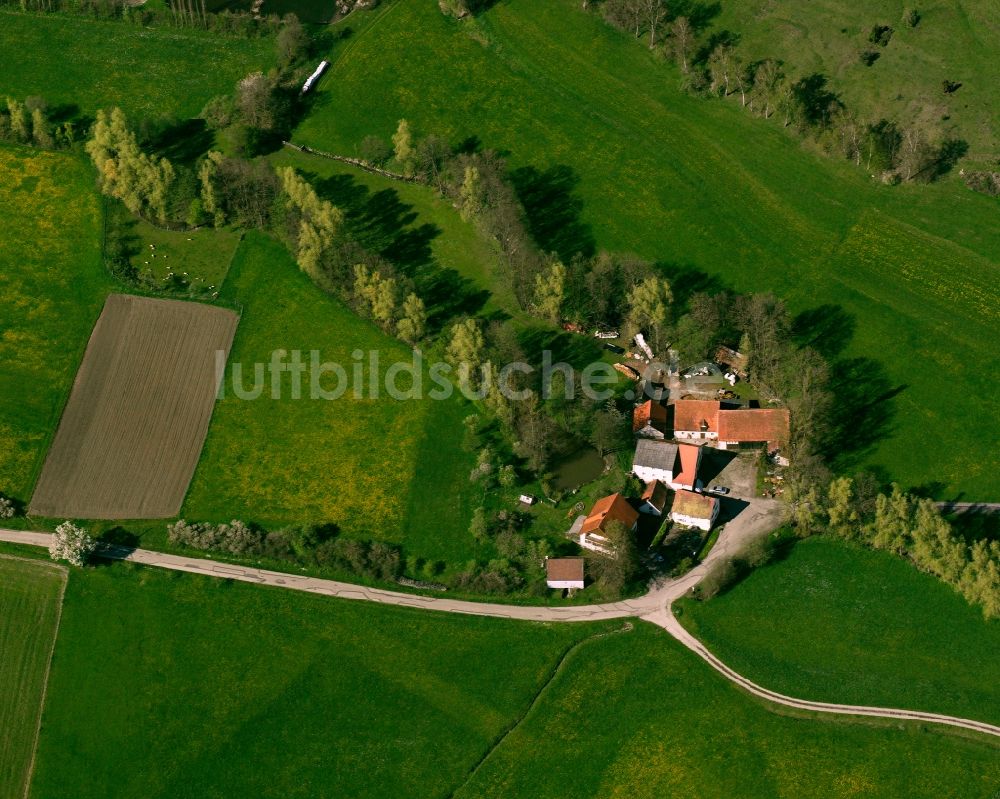 Neudorf von oben - Dorfkern am Feldrand in Neudorf im Bundesland Bayern, Deutschland