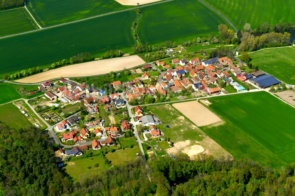 Luftbild Neudorf - Dorfkern am Feldrand in Neudorf im Bundesland Bayern, Deutschland