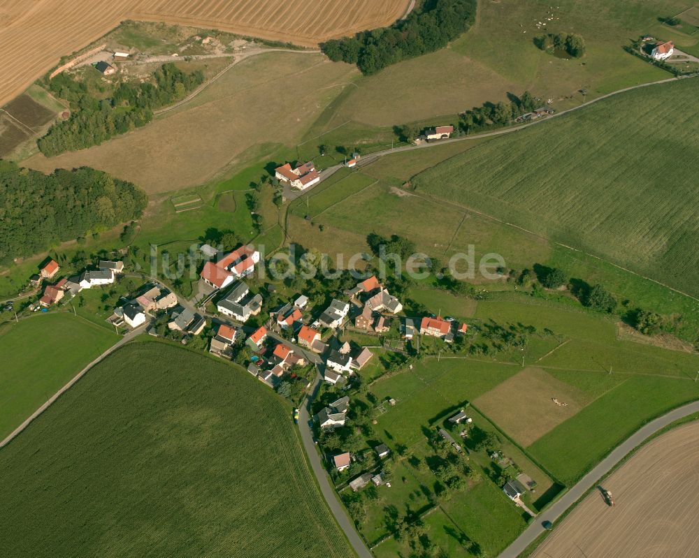 Neudörfel von oben - Dorfkern am Feldrand in Neudörfel im Bundesland Thüringen, Deutschland