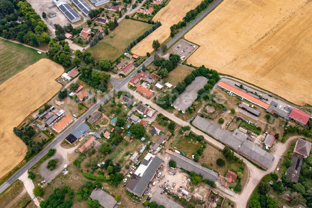 Luftaufnahme Oderberg - Dorfkern am Feldrand Neuendorf in Oderberg im Bundesland Brandenburg, Deutschland