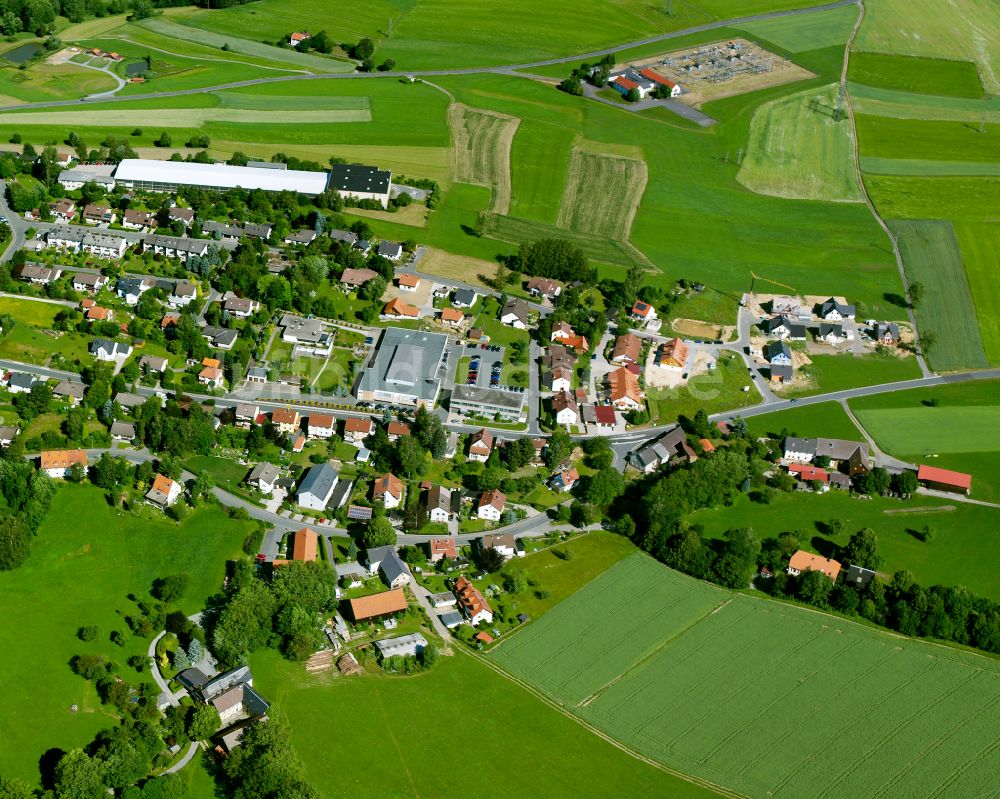 Luftaufnahme Neuenreuth - Dorfkern am Feldrand in Neuenreuth im Bundesland Bayern, Deutschland