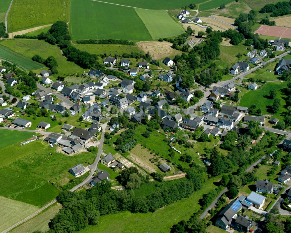 Luftbild Neuerkirch - Dorfkern am Feldrand in Neuerkirch im Bundesland Rheinland-Pfalz, Deutschland