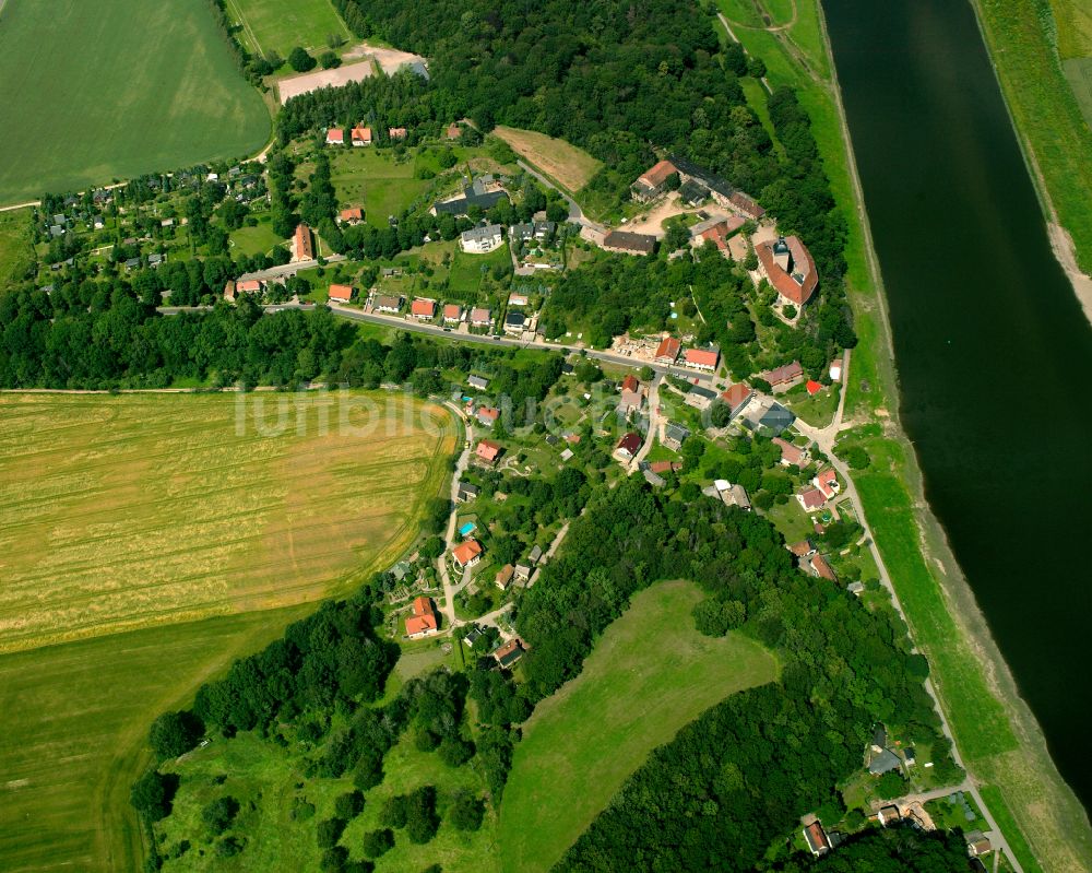 Neuhirschstein von oben - Dorfkern am Feldrand in Neuhirschstein im Bundesland Sachsen, Deutschland