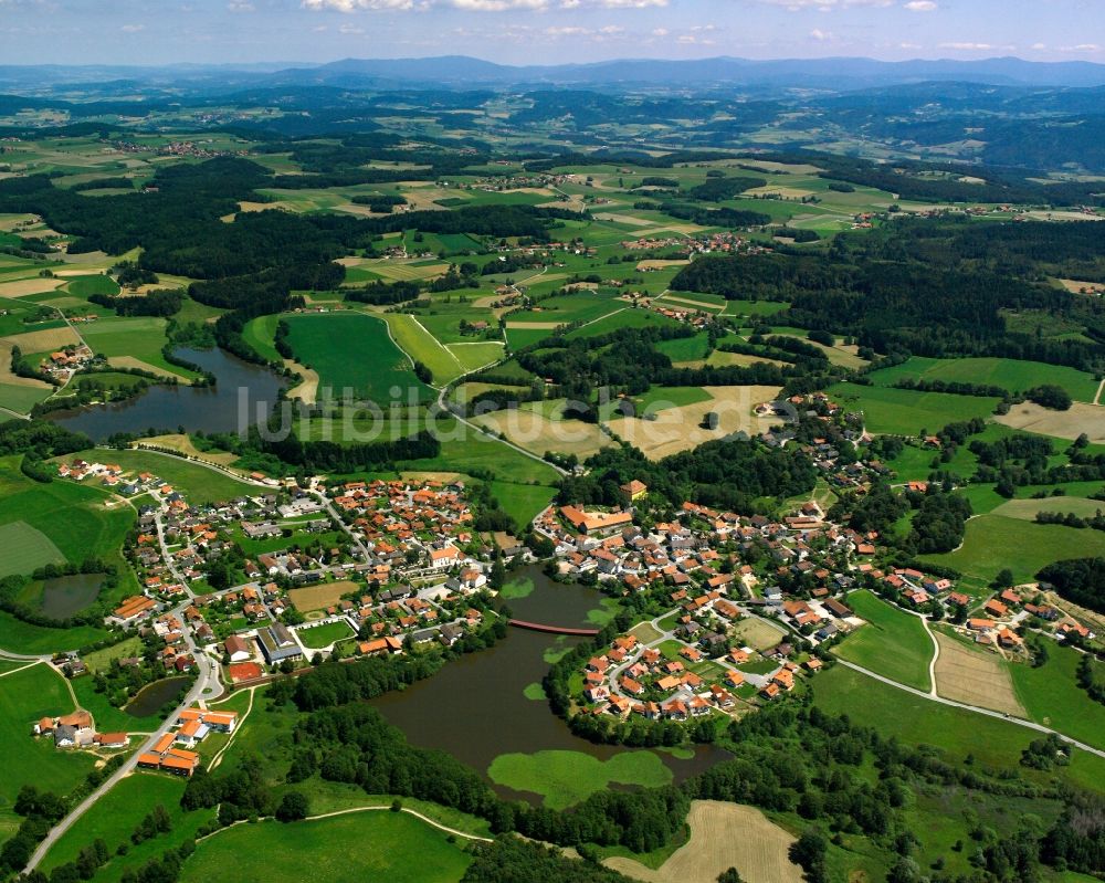 Luftaufnahme Neumühle - Dorfkern am Feldrand in Neumühle im Bundesland Bayern, Deutschland