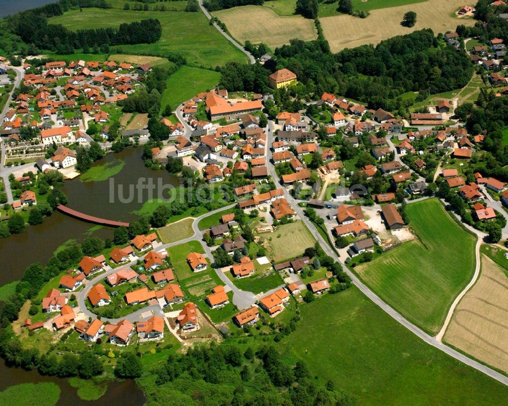 Neumühle aus der Vogelperspektive: Dorfkern am Feldrand in Neumühle im Bundesland Bayern, Deutschland