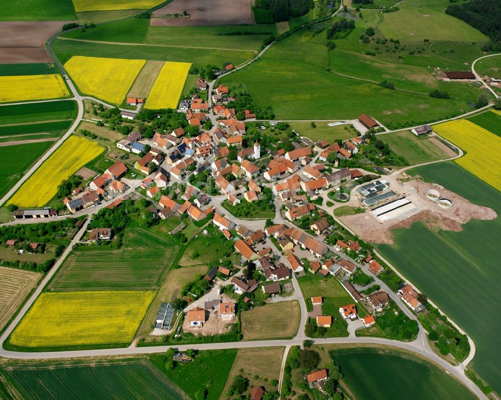 Neunkirchen b.Leutershausen aus der Vogelperspektive: Dorfkern am Feldrand in Neunkirchen b.Leutershausen im Bundesland Bayern, Deutschland